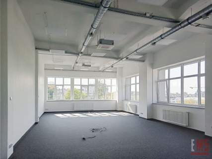 88 m2 open space w nowoczesnym budynku