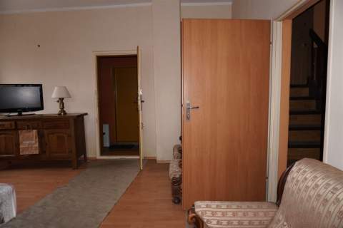 BUDYNEK W CENTRUM MUROWANEJ GOŚLINY