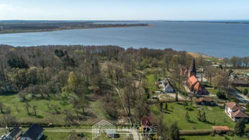 Działka nad jeziorem