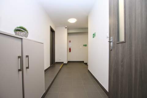 Obiekt magazynowo-biurowy 300 m2, parking