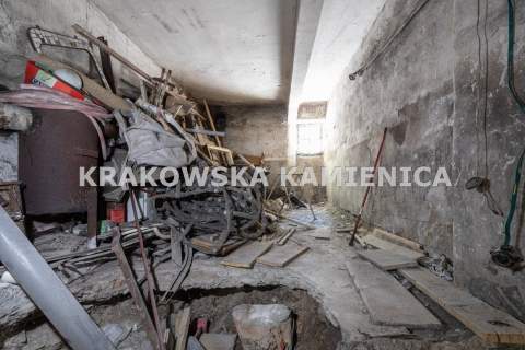 SUTERENA Z OPCJĄ PODZIAŁU NA 3 LOKALE - 87 M2