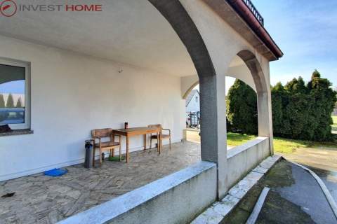 Duży dom , działalność usługowa