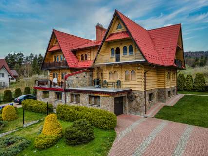 Urokliwy dom z widokiem na Jezioro Czorsztyńskie.
