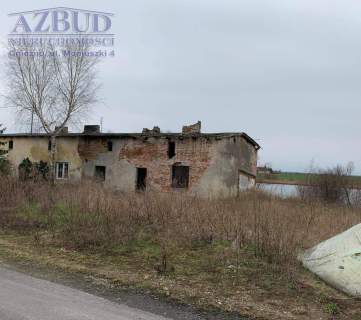 bezpośrednio nad jeziorem