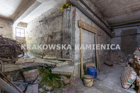 SUTERENA Z OPCJĄ PODZIAŁU NA 3 LOKALE - 87 M2
