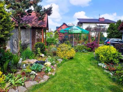 Zamieszkaj z rodziną w domu z pięknym ogrodem 