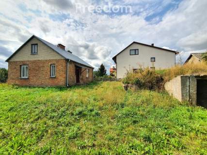 Dom z czerwonej cegły w miejscowości Baczki