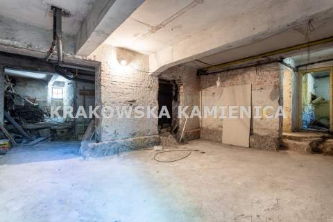 SUTERENA Z OPCJĄ PODZIAŁU NA 3 LOKALE - 87 M2