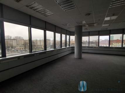 Biuro w Błękitnym Wieżowcu 305 m.