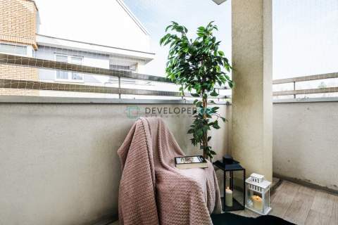 Przestronne mieszkanie z balkonem i komórką
