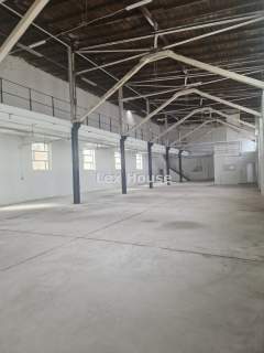 Hale magazynowe, 25 km od centrum.