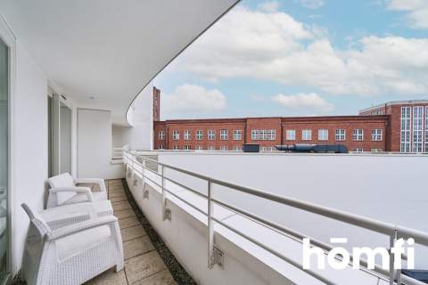 Wyposażony apartament z balkonem w OVO 62 m2