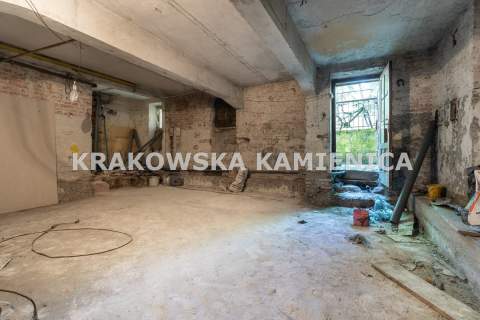 SUTERENA Z OPCJĄ PODZIAŁU NA 3 LOKALE - 87 M2
