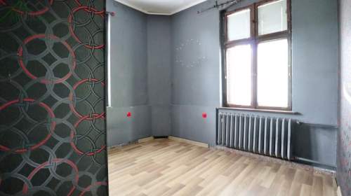 Kamienica z 3 mieszkaniami i lokalem użytkowym 