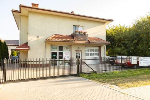 Dom na sprzedaż z cz. usługową - 300m2