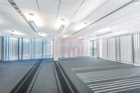 Nieruchomość komercyjna do wynajęcia, 1300 m2, Warszawa
