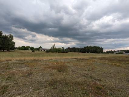 Urokliwa działka budowlana z dala od cywilizacji.
