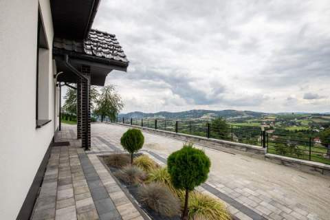 Dom z pięknym widokiem. Działka 1300m2.