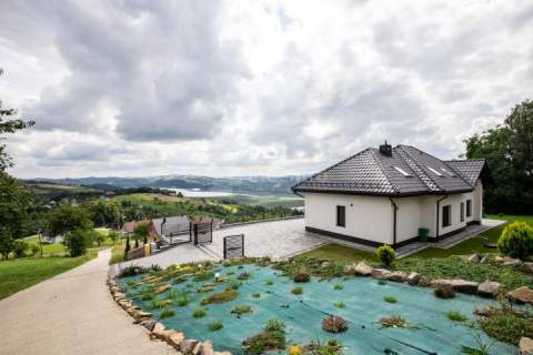 Dom z pięknym widokiem. Działka 1300m2.