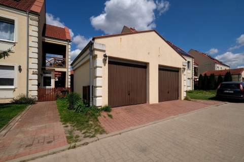 Bezczynszowe, z ogródkiem 150 m2 i garażem 17 m2