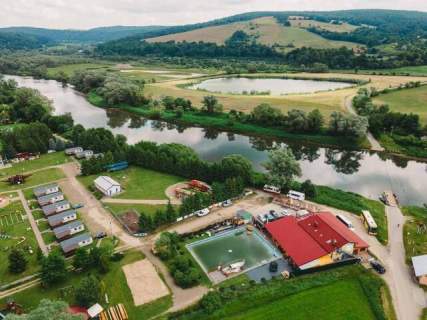 OŚRODEK WYPOCZYNKOWY W KRZEMIENNEJ NAD SANEM Z OGROMNYM ŁOWISKIEM
