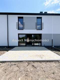 Dom z 4 sypialniami, fotowoltaiką i pompą ciepła
