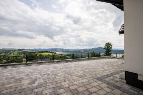 Dom z pięknym widokiem. Działka 1300m2.