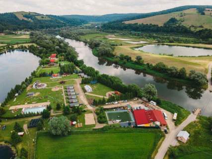 OŚRODEK WYPOCZYNKOWY W KRZEMIENNEJ NAD SANEM Z OGROMNYM ŁOWISKIEM