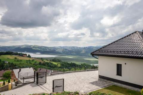 Dom z pięknym widokiem. Działka 1300m2.