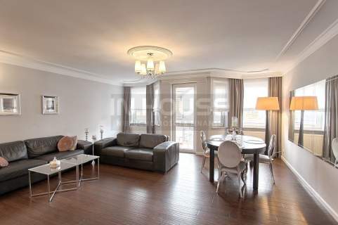 Luksusowy Apartament na Starówce z Garażem