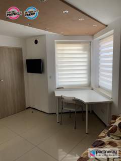 DOM Z 4 NIEZALEŻNYMI APARTAMENTAMI