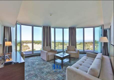 Apartament z widokiem na morze i prywatna plażą