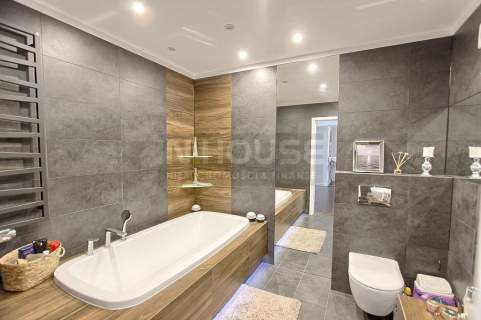 Luksusowy Apartament na Starówce z Garażem