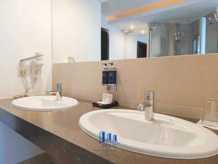Apartament z widokiem na morze i prywatna plażą