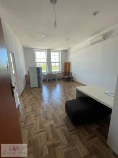 Nieruchomość komercyjna do wynajęcia, 132 m2, Łódź