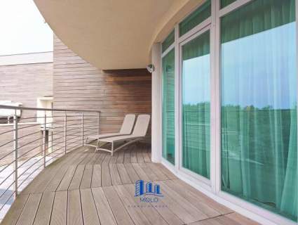 Apartament z widokiem na morze i prywatna plażą