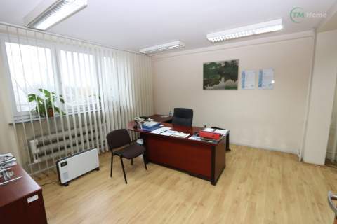 Biurowiec, Hale, Magazyny, Teren inwestycyjny.