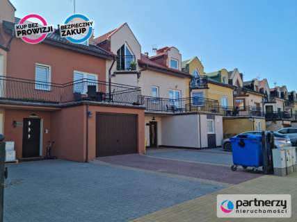 DOM Z 4 NIEZALEŻNYMI APARTAMENTAMI