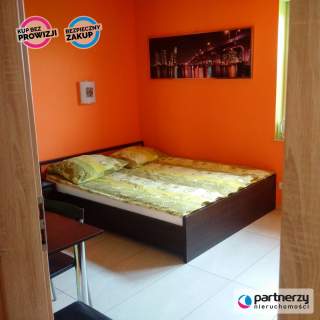 DOM Z 4 NIEZALEŻNYMI APARTAMENTAMI