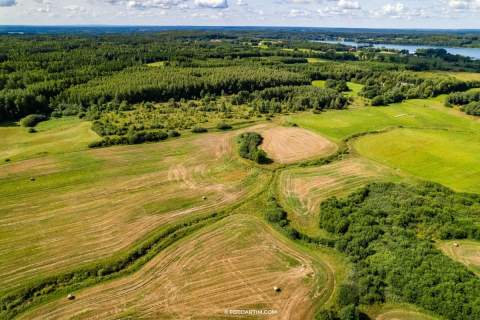 Działka budowlana z plażą nad jeziorem Narie