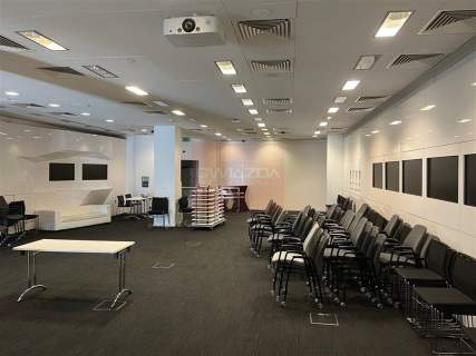 Nieruchomość komercyjna do wynajęcia, 690 m2, Warszawa