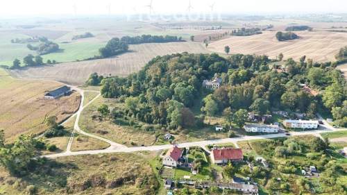 Atrakcyjny zespół dworsko-parkowy z 1800-nego roku