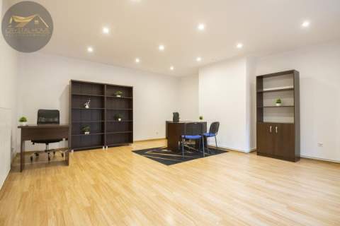 Biuro 48m2, parking / gotowe do wprowadzenia
