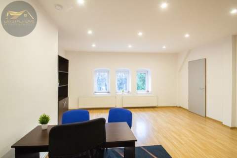 Biuro 48m2, parking / gotowe do wprowadzenia