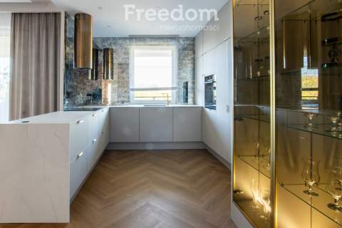 4-pokojowy apartament z dużym balkonem Michałów.