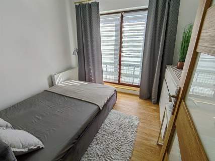 3 pokoje z tarasem i miejscem postojowym Warszewo