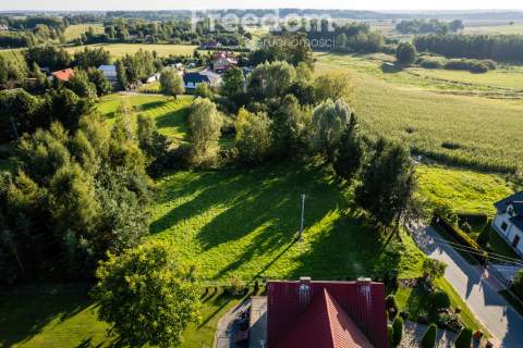 Działka budowlana z uzbrojeniem na sprzedaż