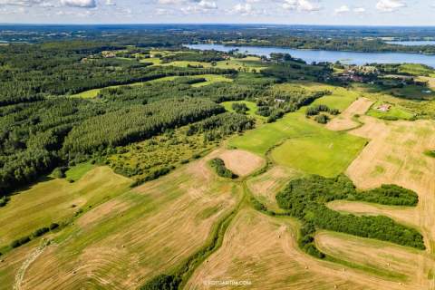 Działka budowlana z plażą nad jeziorem Narie