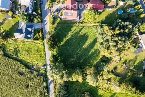 Działka budowlana z uzbrojeniem na sprzedaż