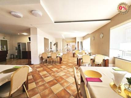 Funkcjonująca restauracja z całym wyposażeniem 